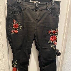 Torrid black embroidered jeggings  16XS